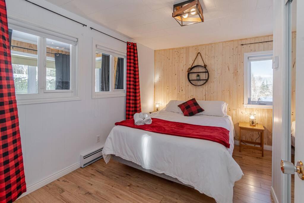 Spa, sauna et foyer : Le Phare de Baie-Saint-Paul Extérieur photo