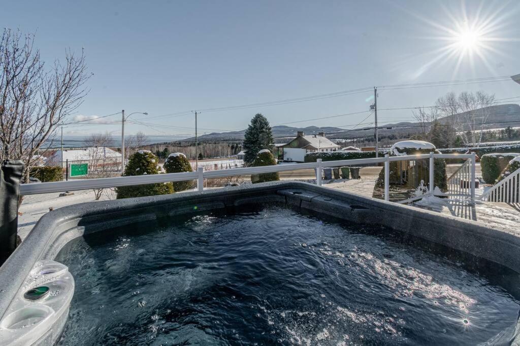 Spa, sauna et foyer : Le Phare de Baie-Saint-Paul Extérieur photo