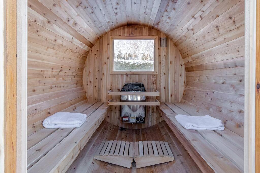 Spa, sauna et foyer : Le Phare de Baie-Saint-Paul Extérieur photo